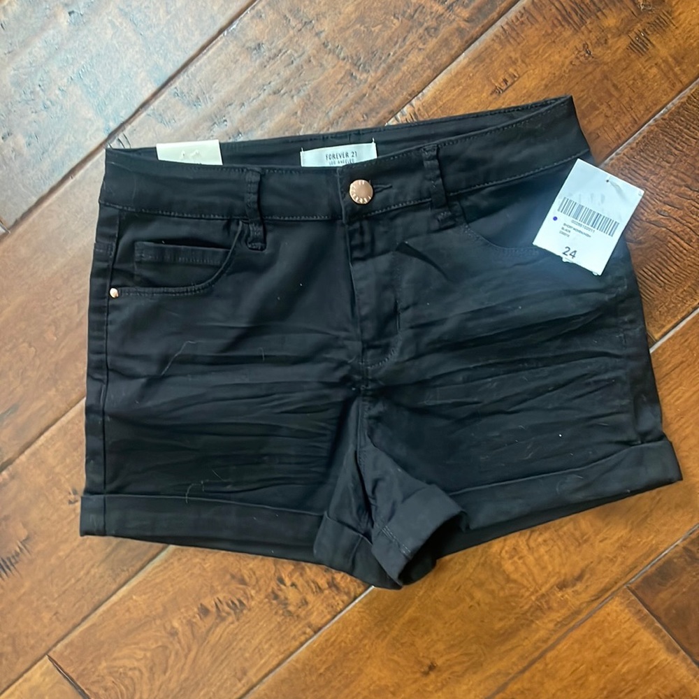 Nwt forever 21 black stretchy high rise shorts size 24